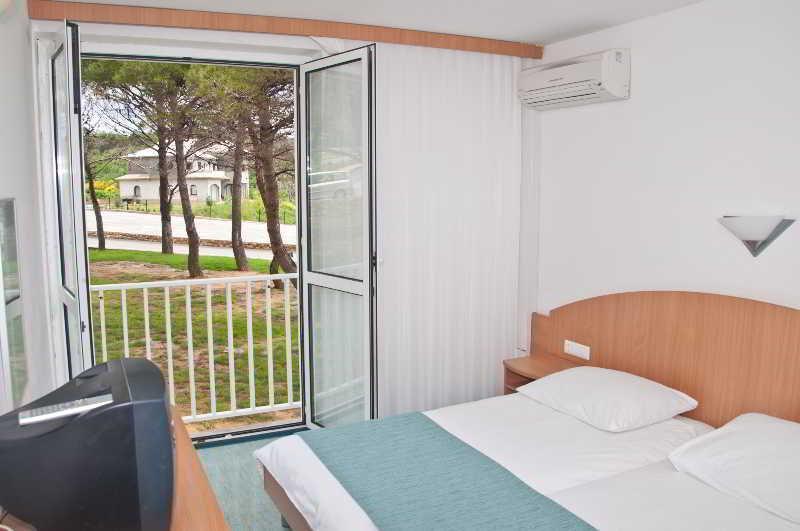 Hotel Sahara Lopar Exterior photo